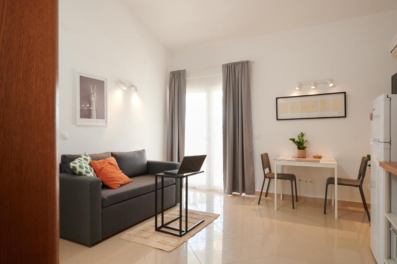 T&T Sea View Apartments โตรกีร์ ภายนอก รูปภาพ