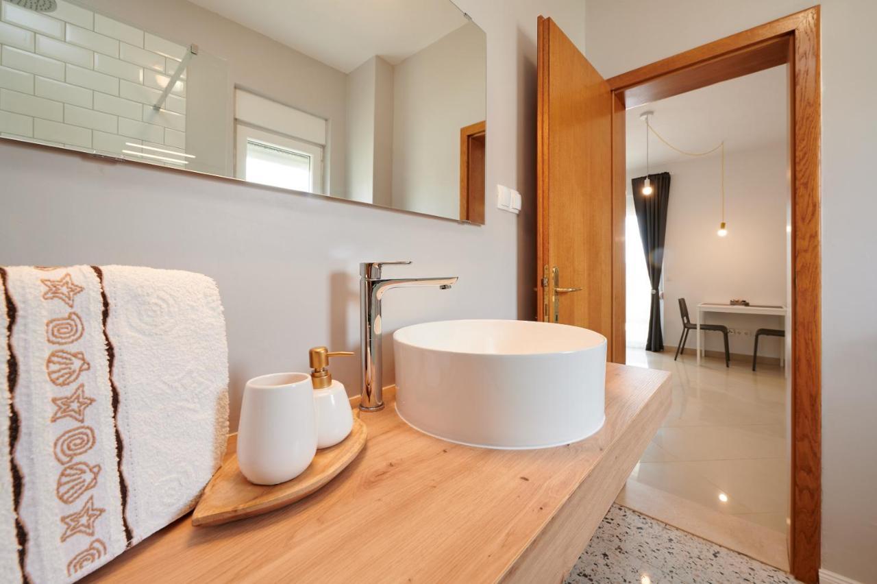 T&T Sea View Apartments โตรกีร์ ภายนอก รูปภาพ
