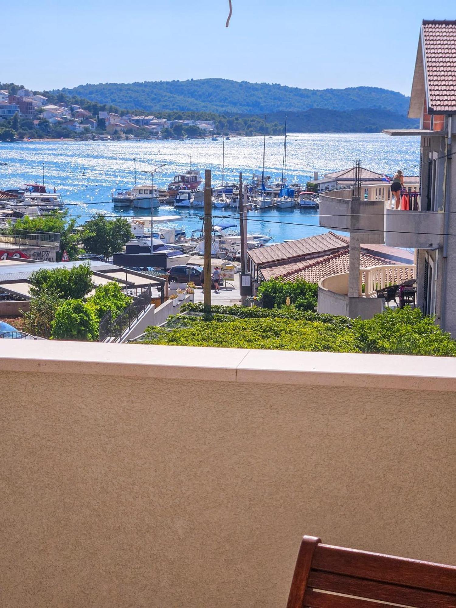 T&T Sea View Apartments โตรกีร์ ภายนอก รูปภาพ