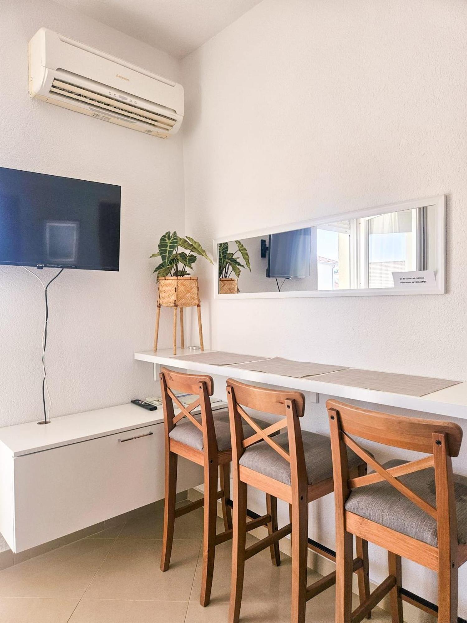 T&T Sea View Apartments โตรกีร์ ภายนอก รูปภาพ